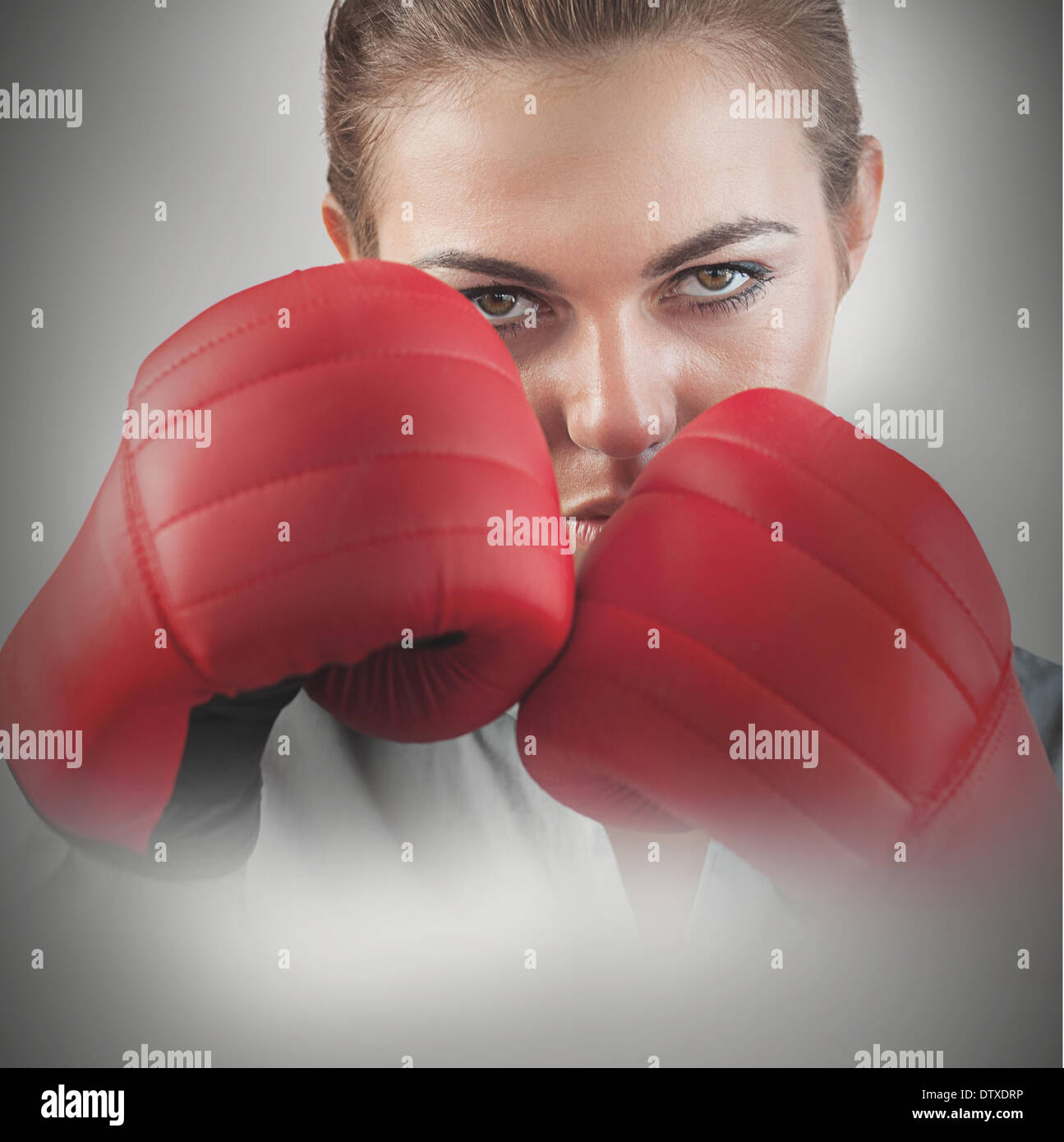 Leistungsstarke Boxerin Stockfoto