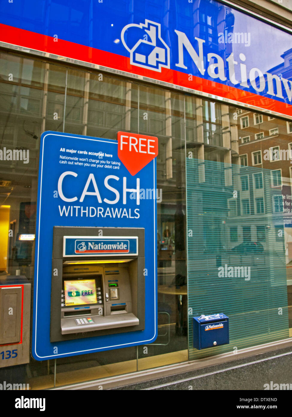 Nationwide Building Society zeigt Cashpoint, City of London, London, England, Vereinigtes Königreich Stockfoto