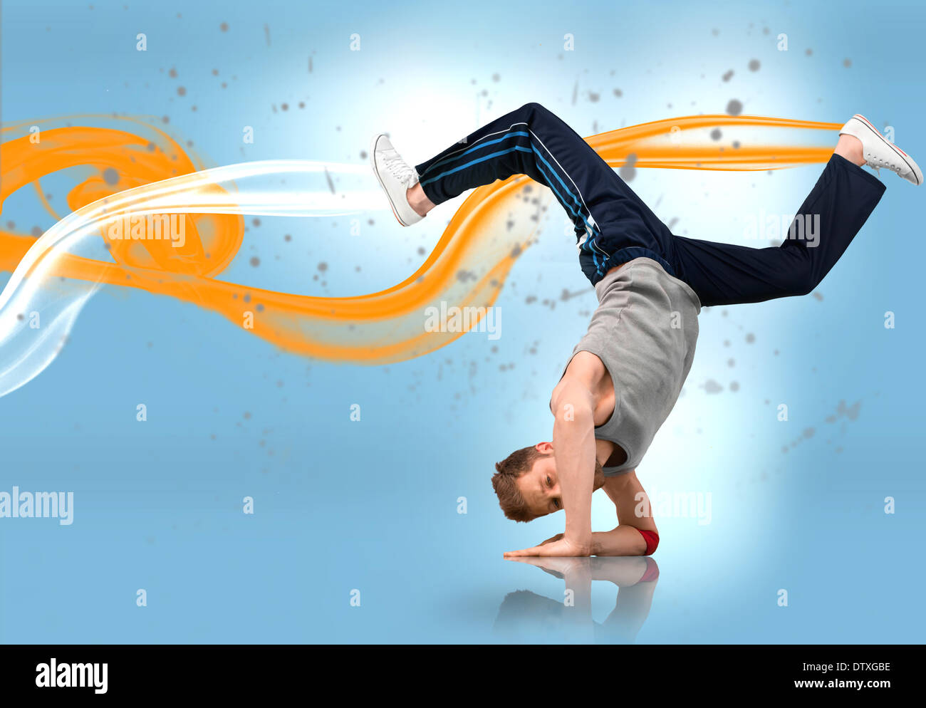 Tänzerin, die Zerschlagung einer Bewegung zu brechen Stockfoto