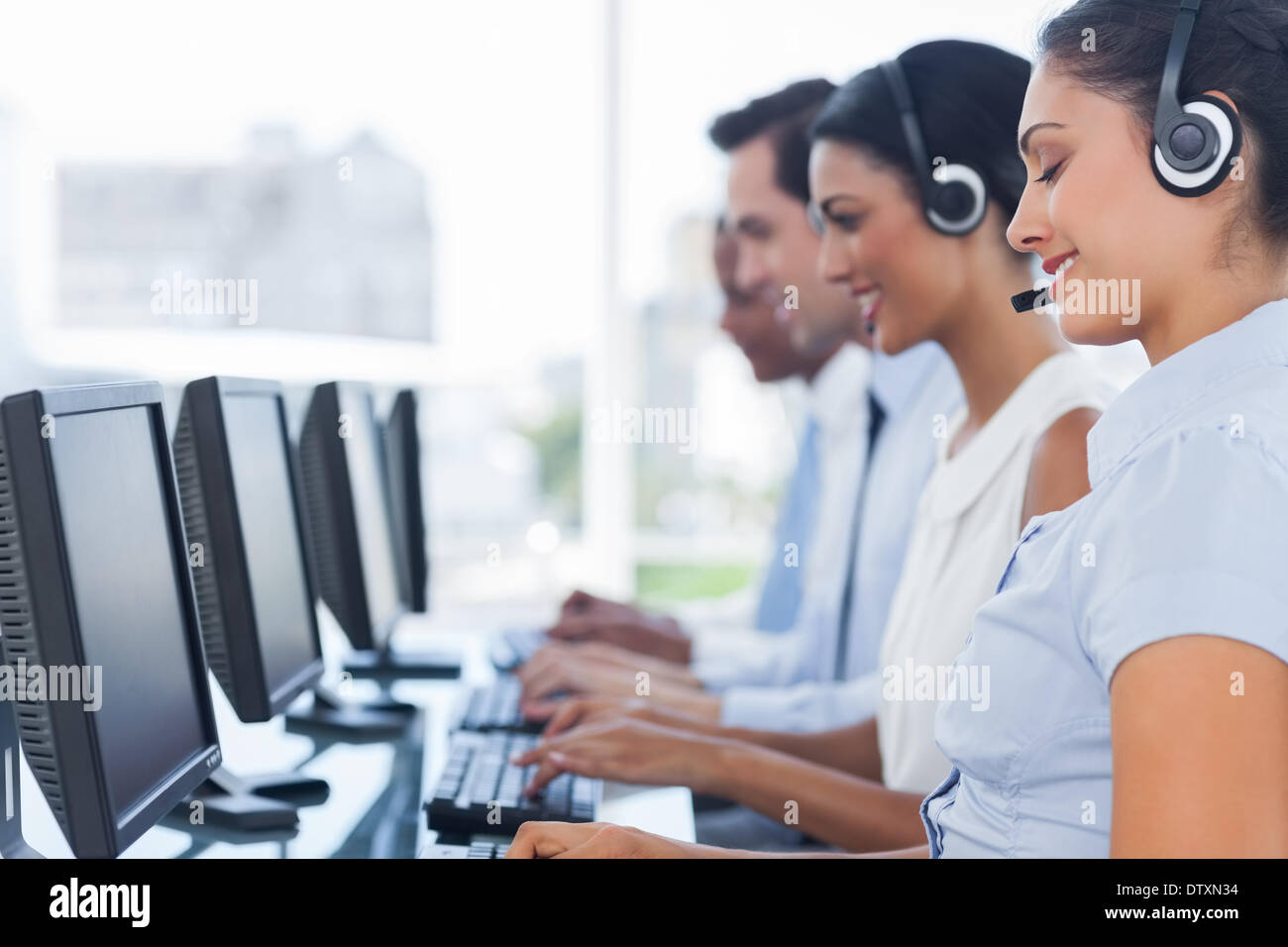 Call-Center-ArbeiterInnen in Branche Stockfoto