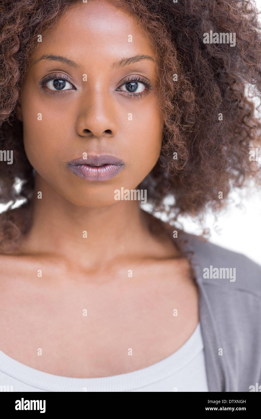 Attraktive Frau mit einem tiefen Blick stehen Stockfoto