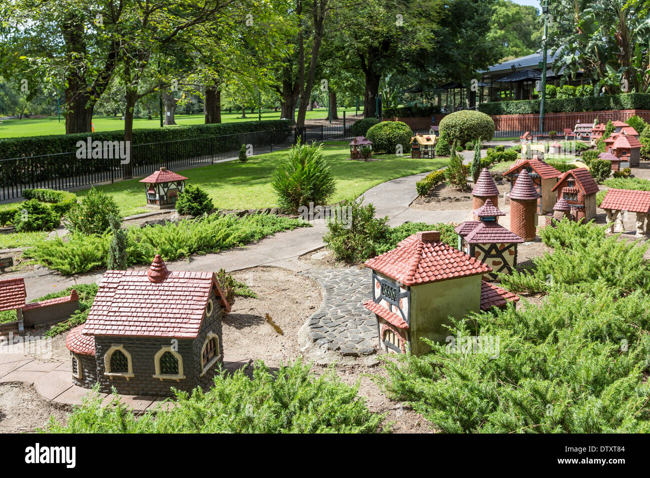 Tudor Miniaturdorf, eine wichtige touristische Attraktion in Fitzroy Gardens Melbourne Stockfoto