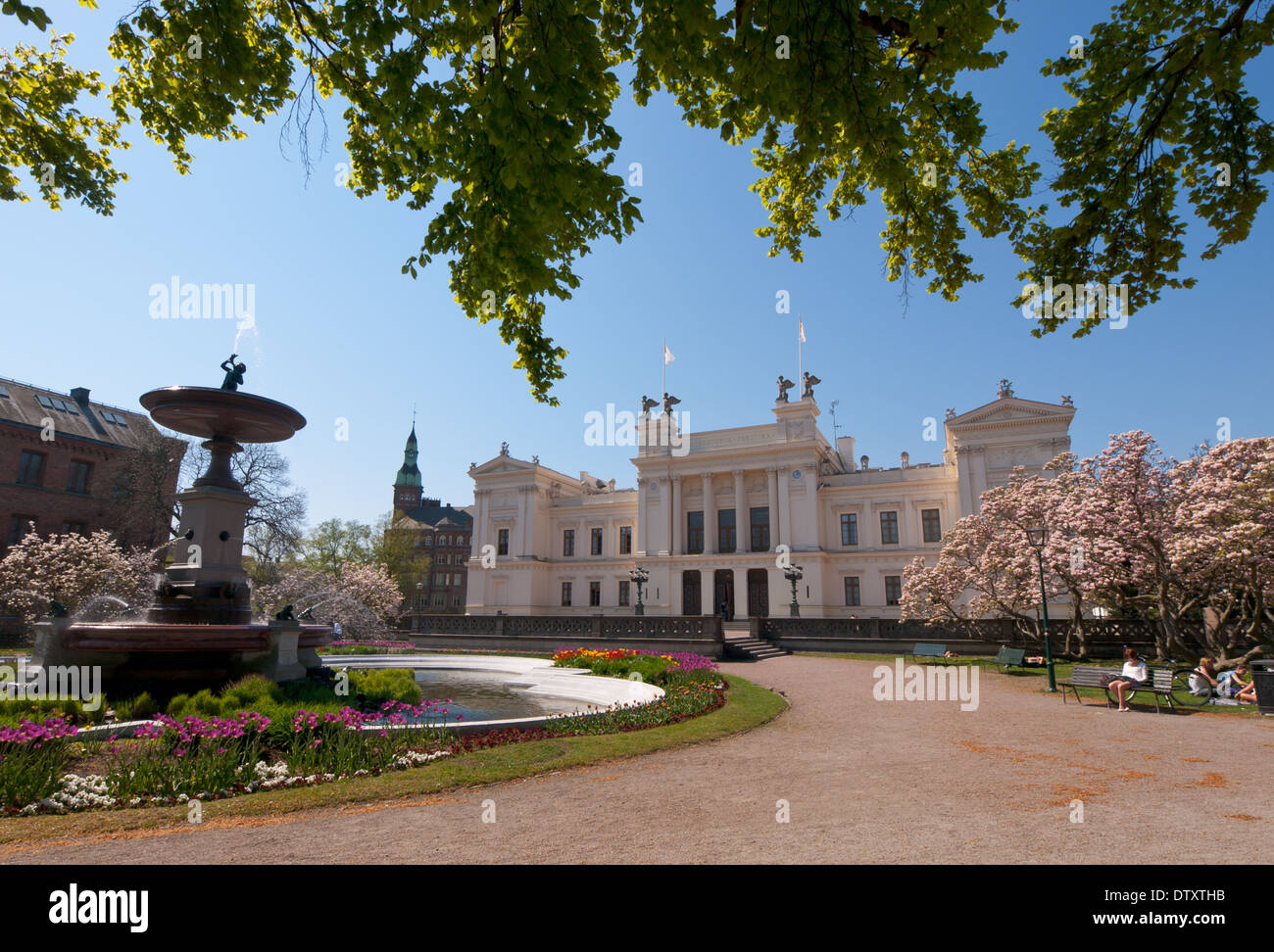 Ein Blick auf das Hauptgebäude Universität im Frühjahr an der Universität Lund in Lund, Schweden. Stockfoto