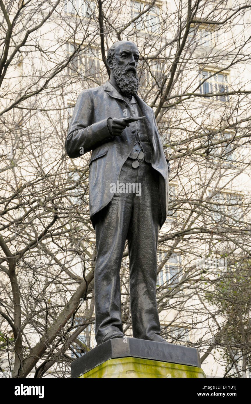 London, England, Vereinigtes Königreich. Statue (1909; David McGill) des Politikers Sir Wilfred Lawson (1829-1906), Temperance Mitkämpfer Stockfoto