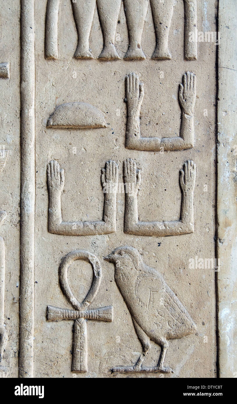 Relief in der Wand der "Weiße Kapelle" des Königs Sesostris I (1971-1926 b.c.) Stockfoto