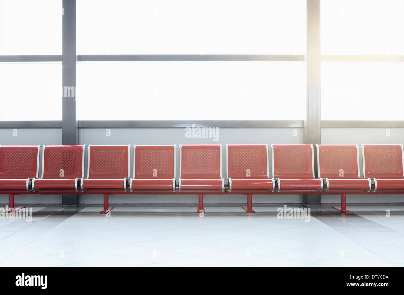Leere Sitze in Flughafen-lobby Stockfoto