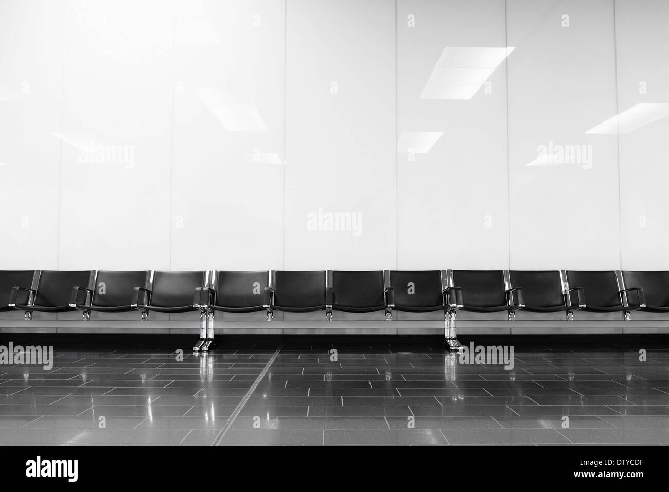 Leere Sitze in Flughafen-lobby Stockfoto