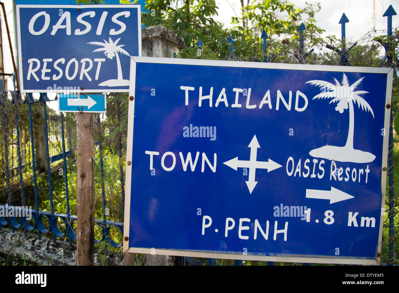 Straßenschild in Thailand Grenze. Koh Kong. Kambodscha. Stockfoto