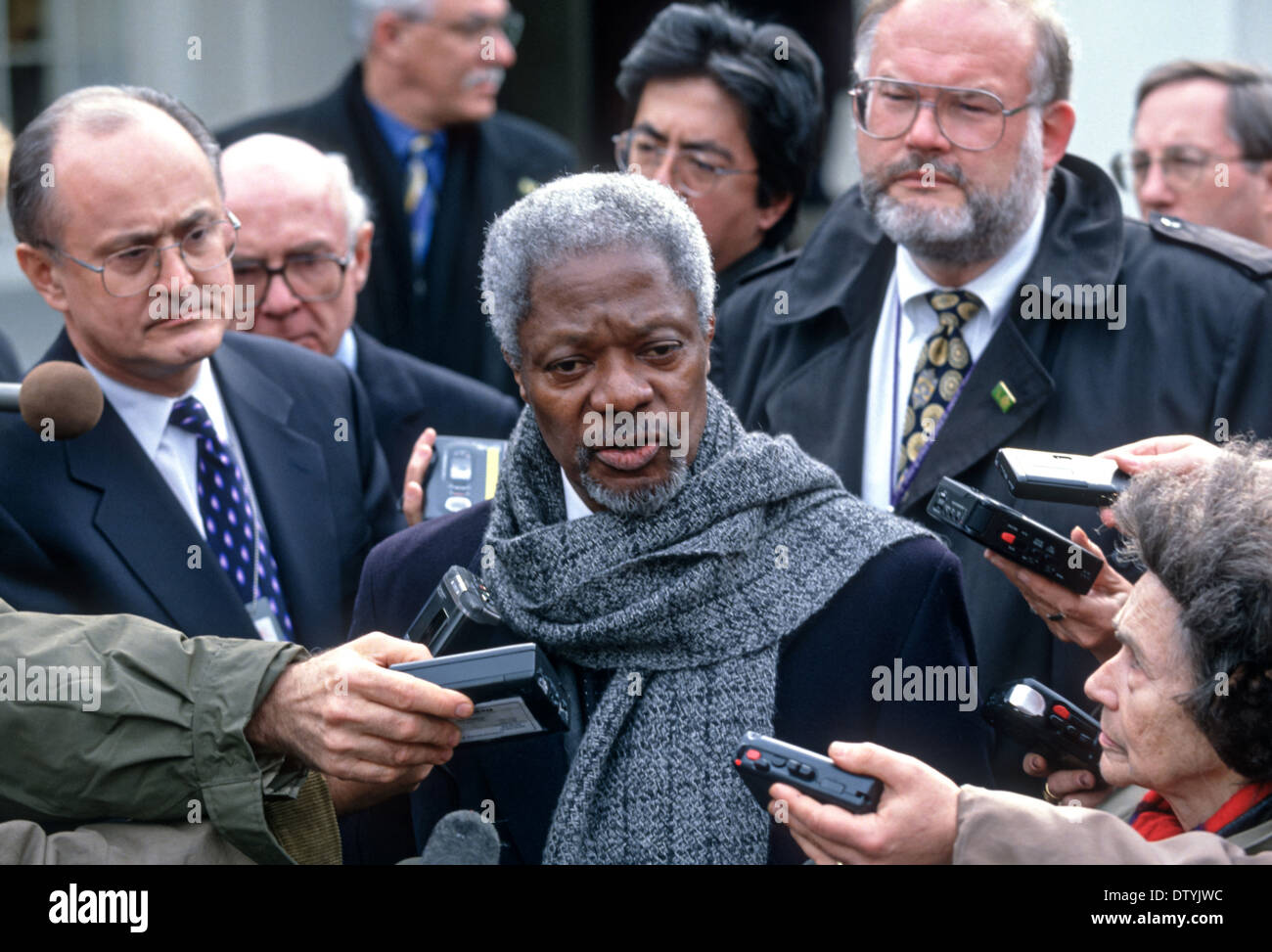 UN-Generalsekretär Kofi Annan spricht mit Journalisten im Weißen Haus 11. März 1998 in Washington, DC. Stockfoto