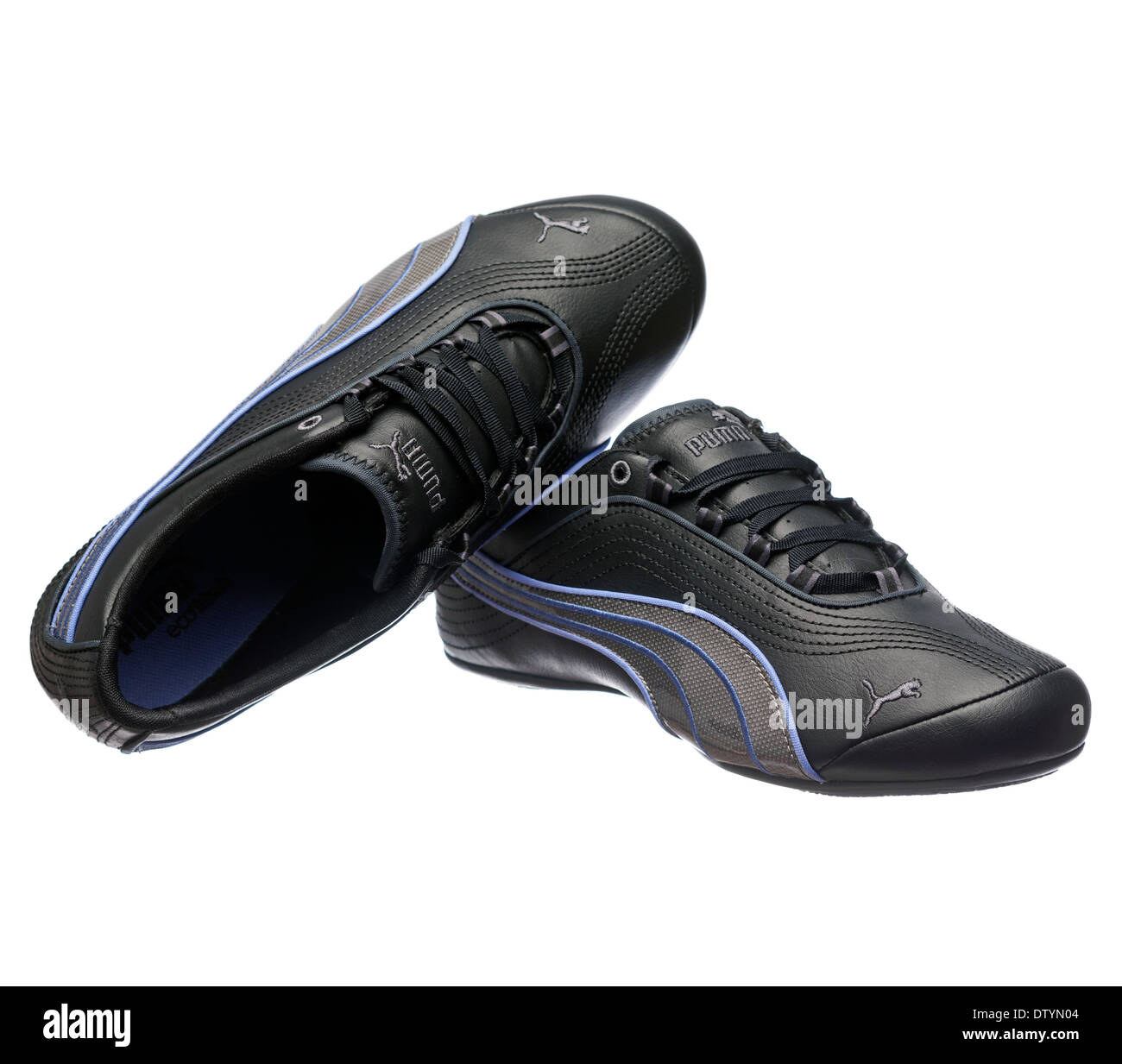 Ein paar Damen Schwarz Leder Puma Fitness Schuhe Stockfotografie - Alamy