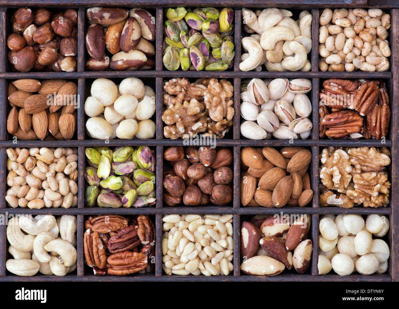 Assorted Nuts Gittermuster Stockfoto