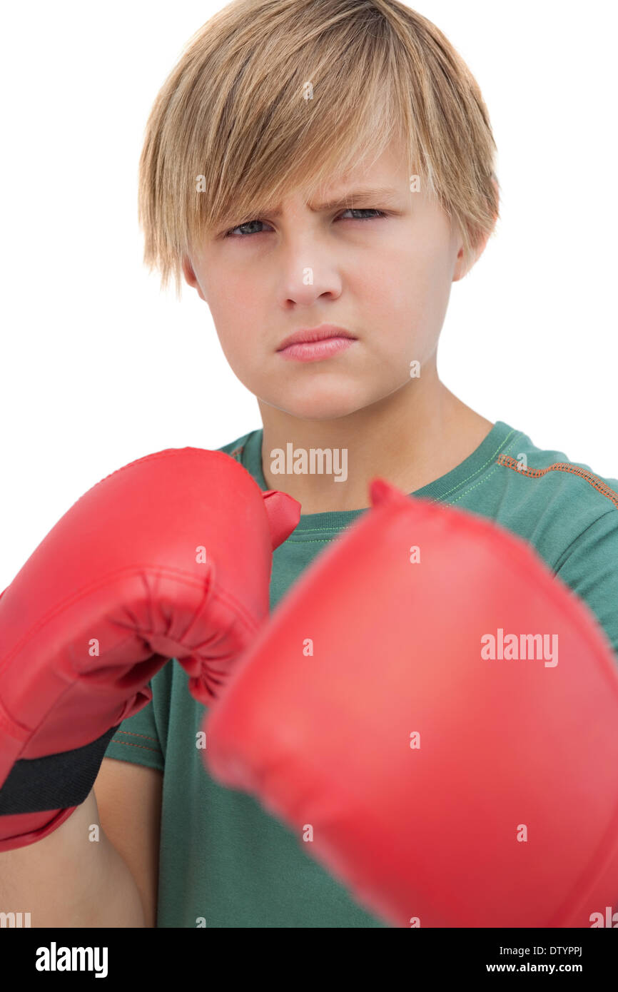 Blonde junge mit Boxhandschuhen Stockfoto