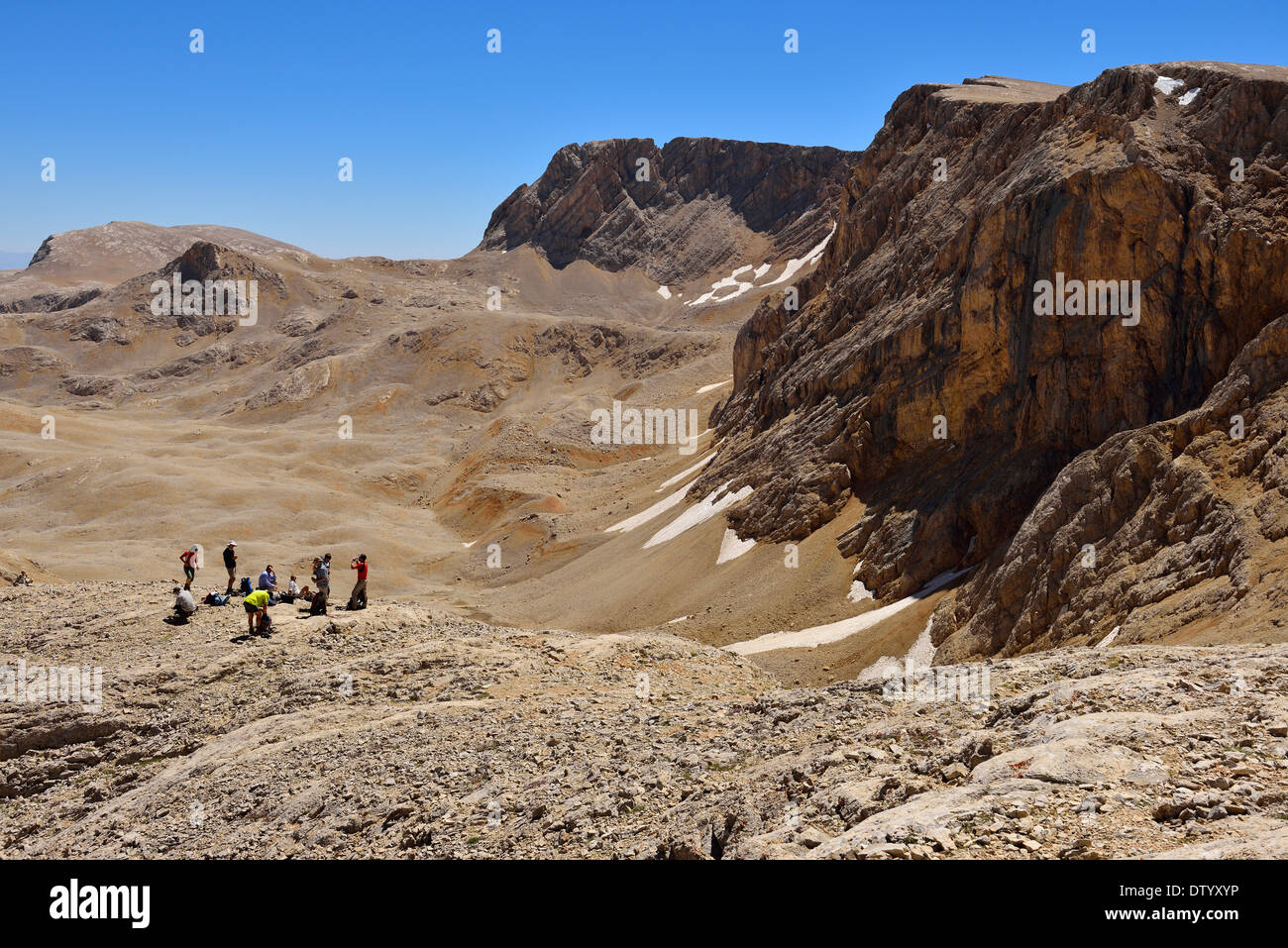 Gruppe von Menschen wandern auf Yedigöller Plateau, Aladağlar National Park, High oder Anti-Taurus-Gebirge, Türkei Stockfoto