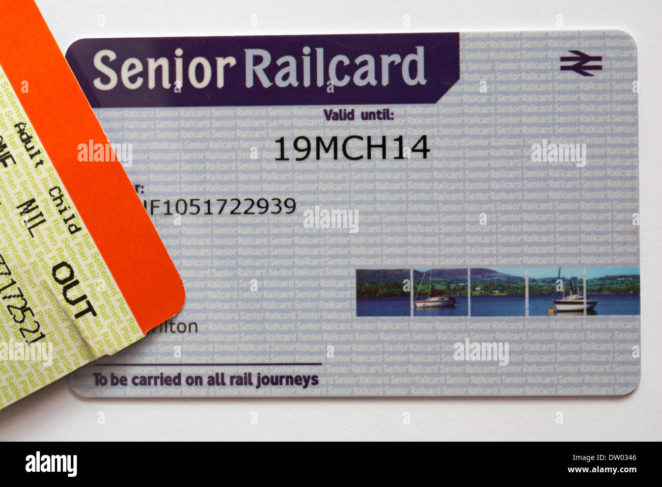 Senior-BahnCard Karte mit Zugticket setzen auf weißem Hintergrund Stockfoto