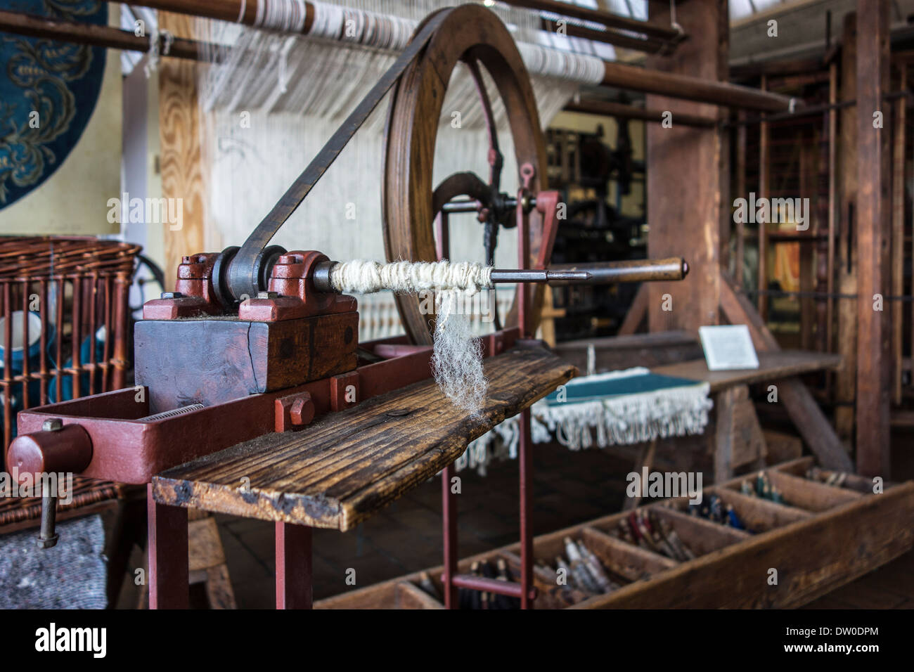 19. Jahrhundert alten hölzernen haute Lisse Webstuhl verwendet für das Weben von traditionellen Gobelin bei MIAT, Industriemuseum, Gent, Belgien Stockfoto