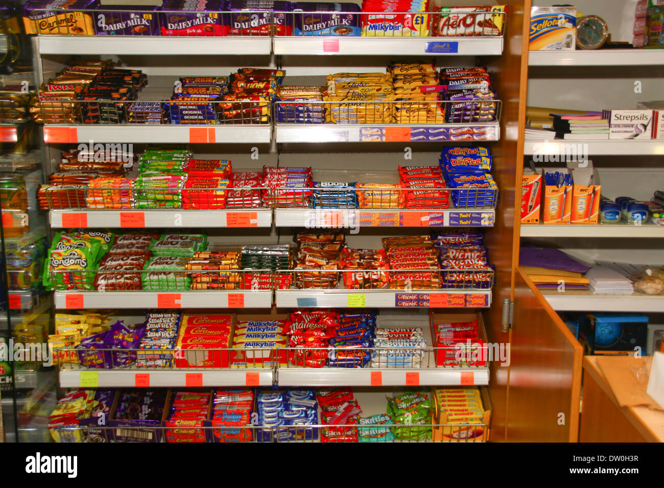 Süßwaren-Anzeige im kleinen Laden Stockfoto