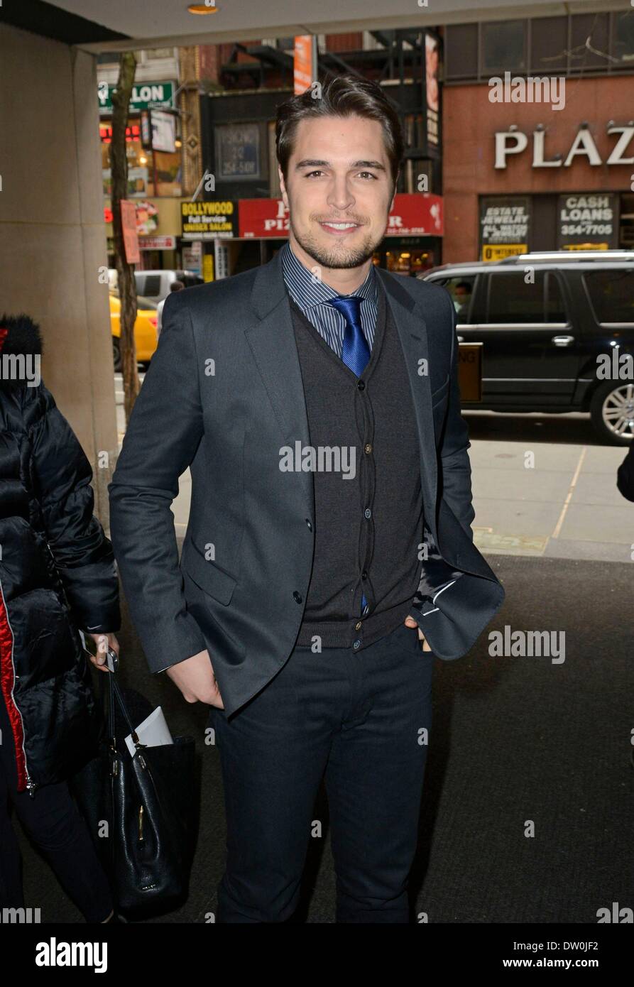 New York, NY, USA. 25. Februar 2014. Diogo Morgado bei Talkshow auftritt für Promi-Schnappschüsse auf NBC Today Show, Rockefeller Plaza, New York, NY 25. Februar 2014. Bildnachweis: Derek Sturm/Everett Collection/Alamy Live-Nachrichten Stockfoto