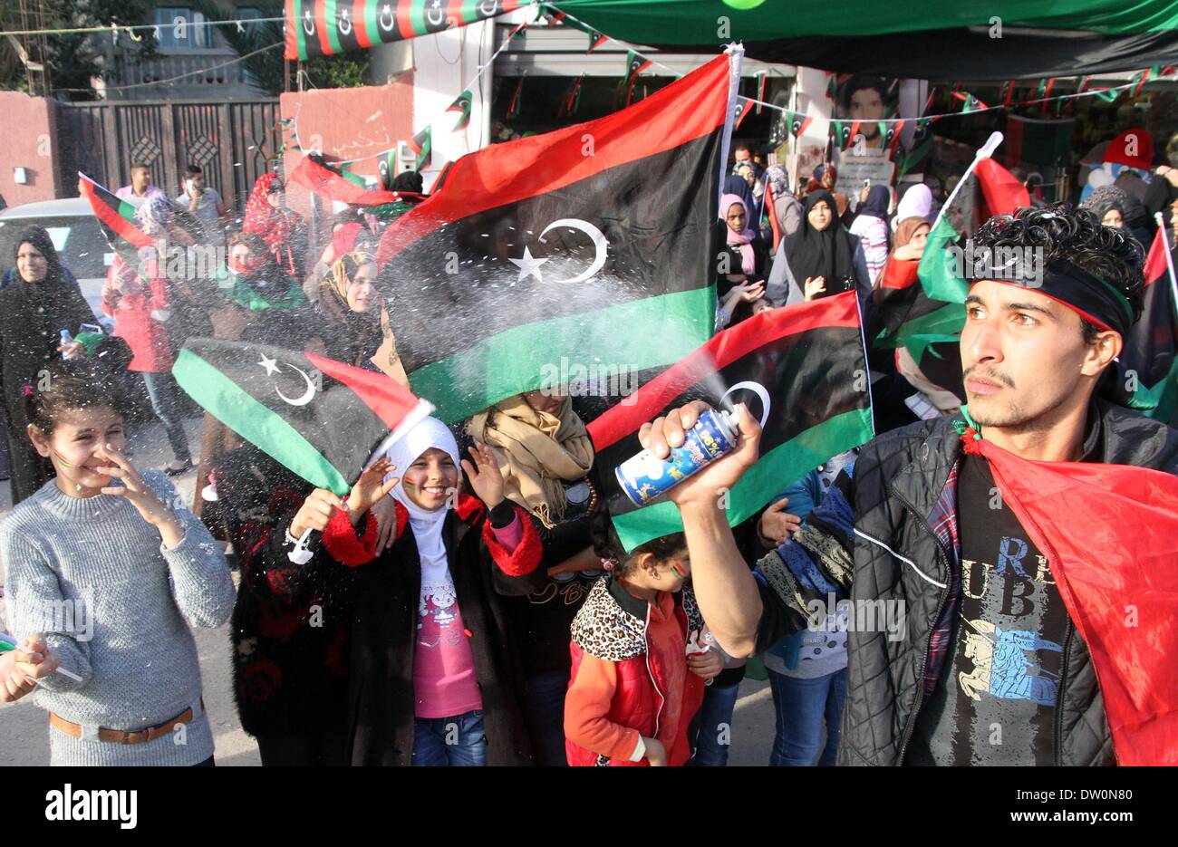 Tripoli, Libyen. 25. Februar 2014. Libyer besuchen eine Feier anlässlich des Aufstandes, der ehemalige libysche Staatschef Muammar Gaddafi in Tripolis, Libyen, am 25. Februar 2014 vor drei Jahren gestürzt. © Hamza Türkei/Xinhua/Alamy Live-Nachrichten Stockfoto
