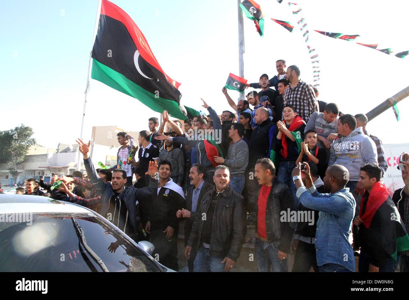 Tripoli, Libyen. 25. Februar 2014. Libyer besuchen eine Feier anlässlich des Aufstandes, der ehemalige libysche Staatschef Muammar Gaddafi in Tripolis, Libyen, am 25. Februar 2014 vor drei Jahren gestürzt. © Hamza Türkei/Xinhua/Alamy Live-Nachrichten Stockfoto