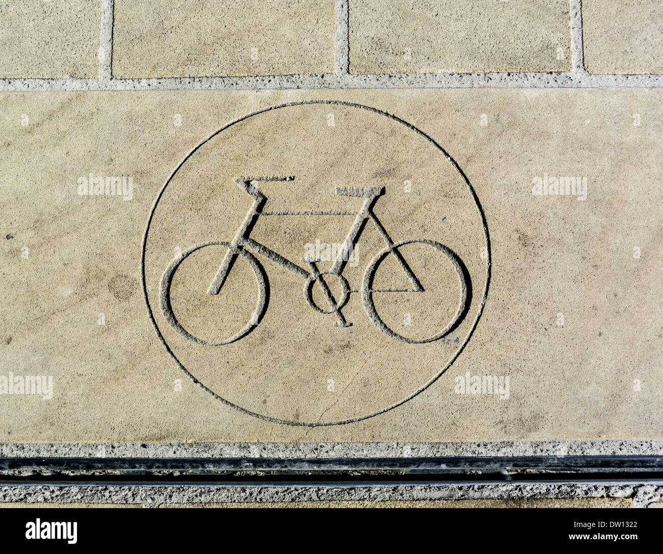 Cycle Route Zeichen eingeätzt Pflastersteine Stockfoto