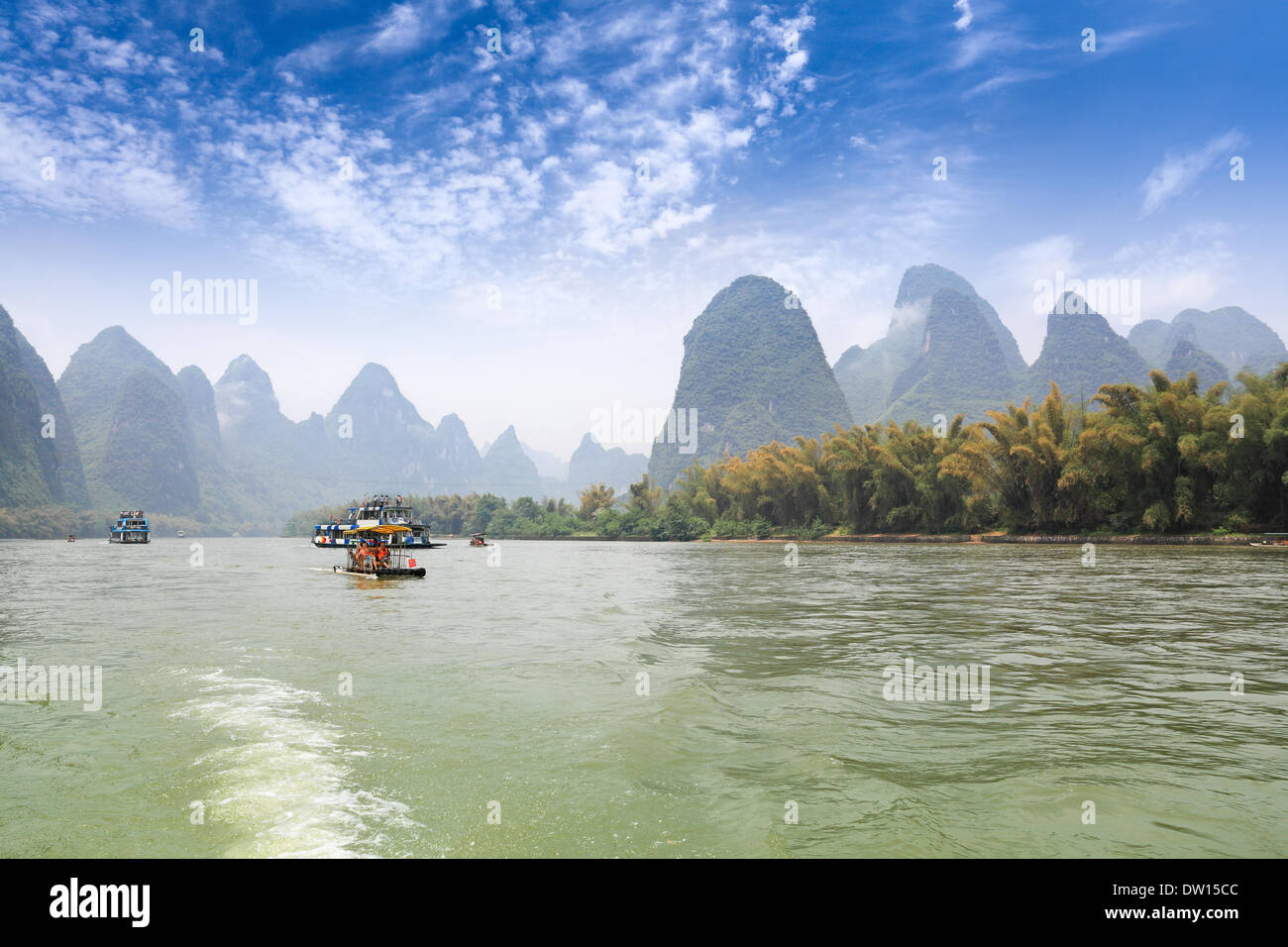 Karst Gebirgslandschaft in Lijiang-Fluss Stockfoto