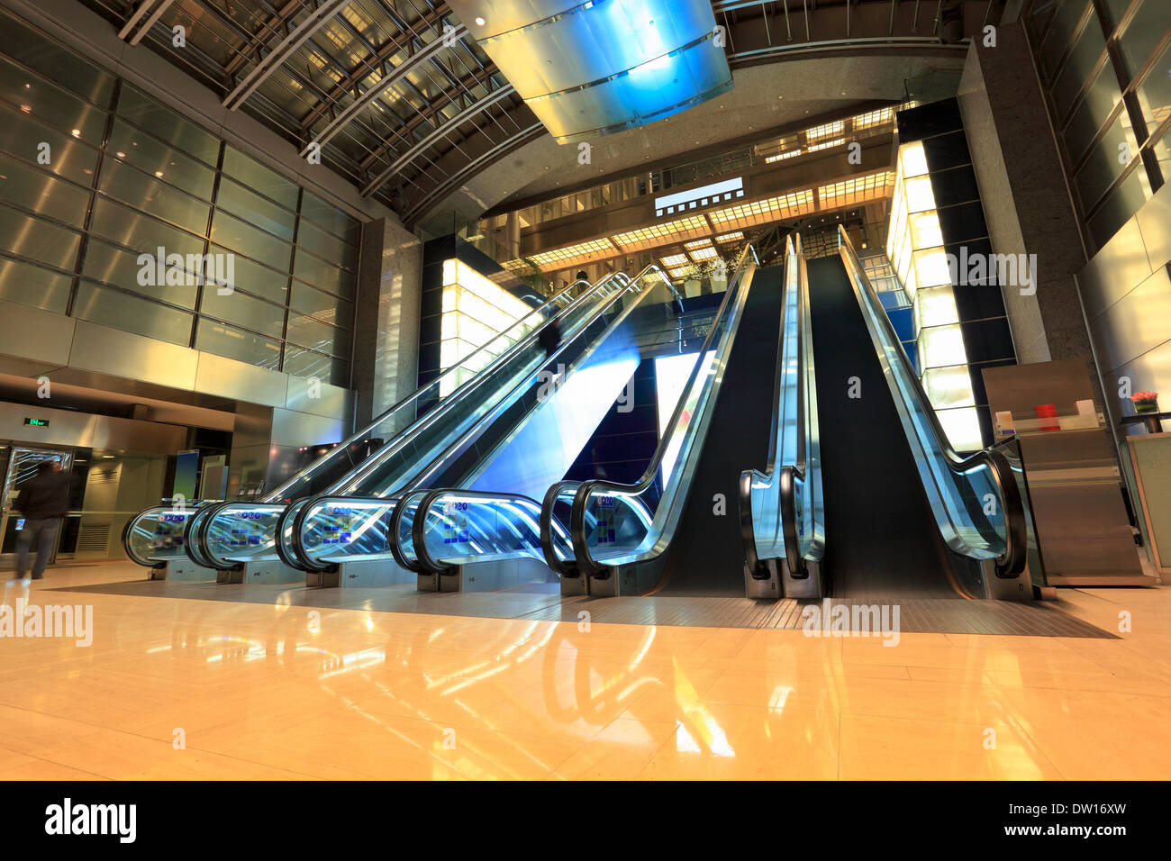 moderne Rolltreppen in lobby Stockfoto