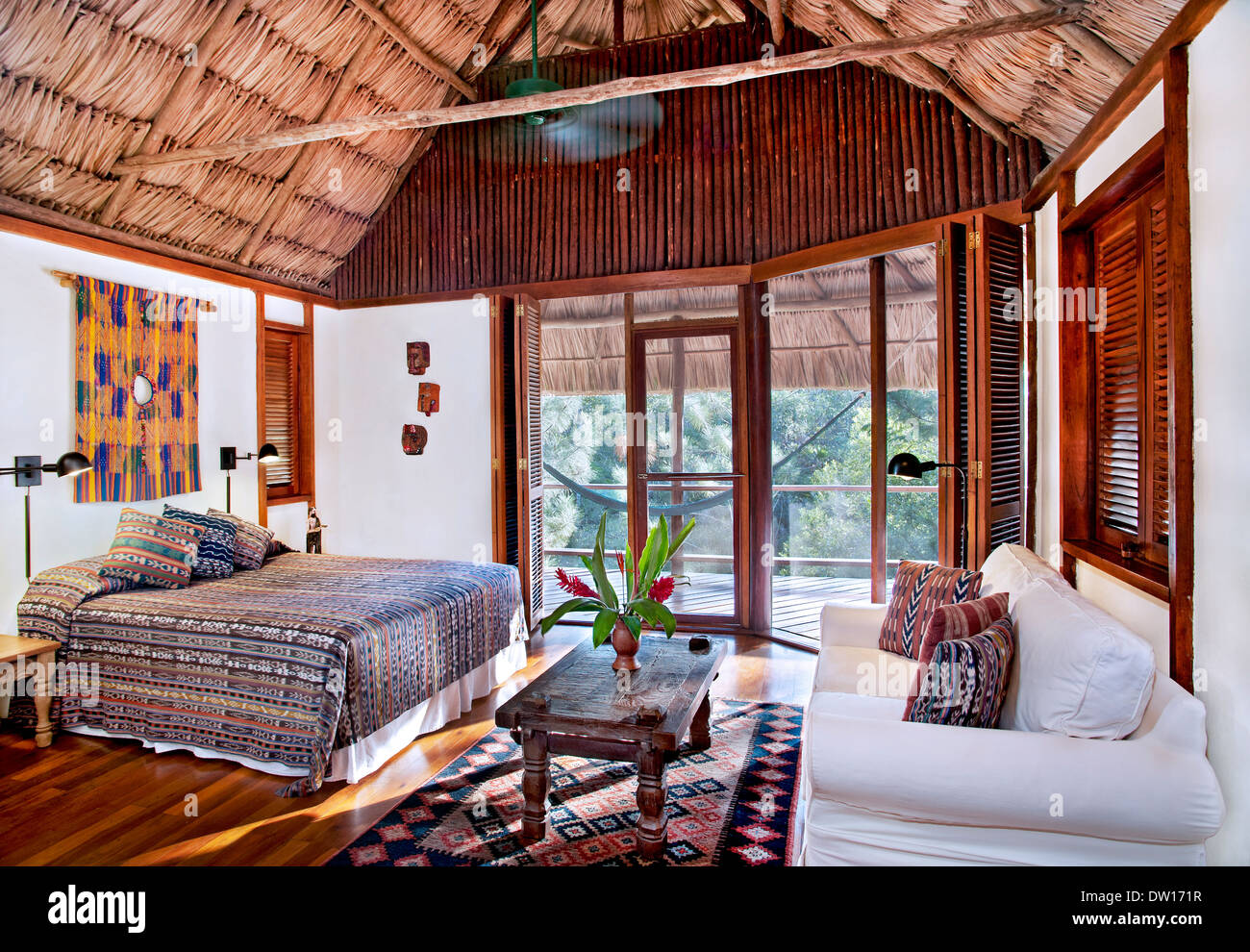 Cabana Interieur im Blancaneaux Lodge Stockfoto