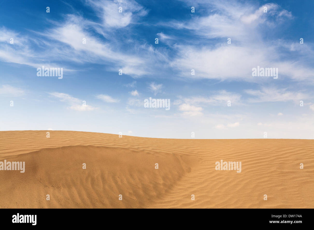 Wüste Gobi mit blauem Himmel Stockfoto