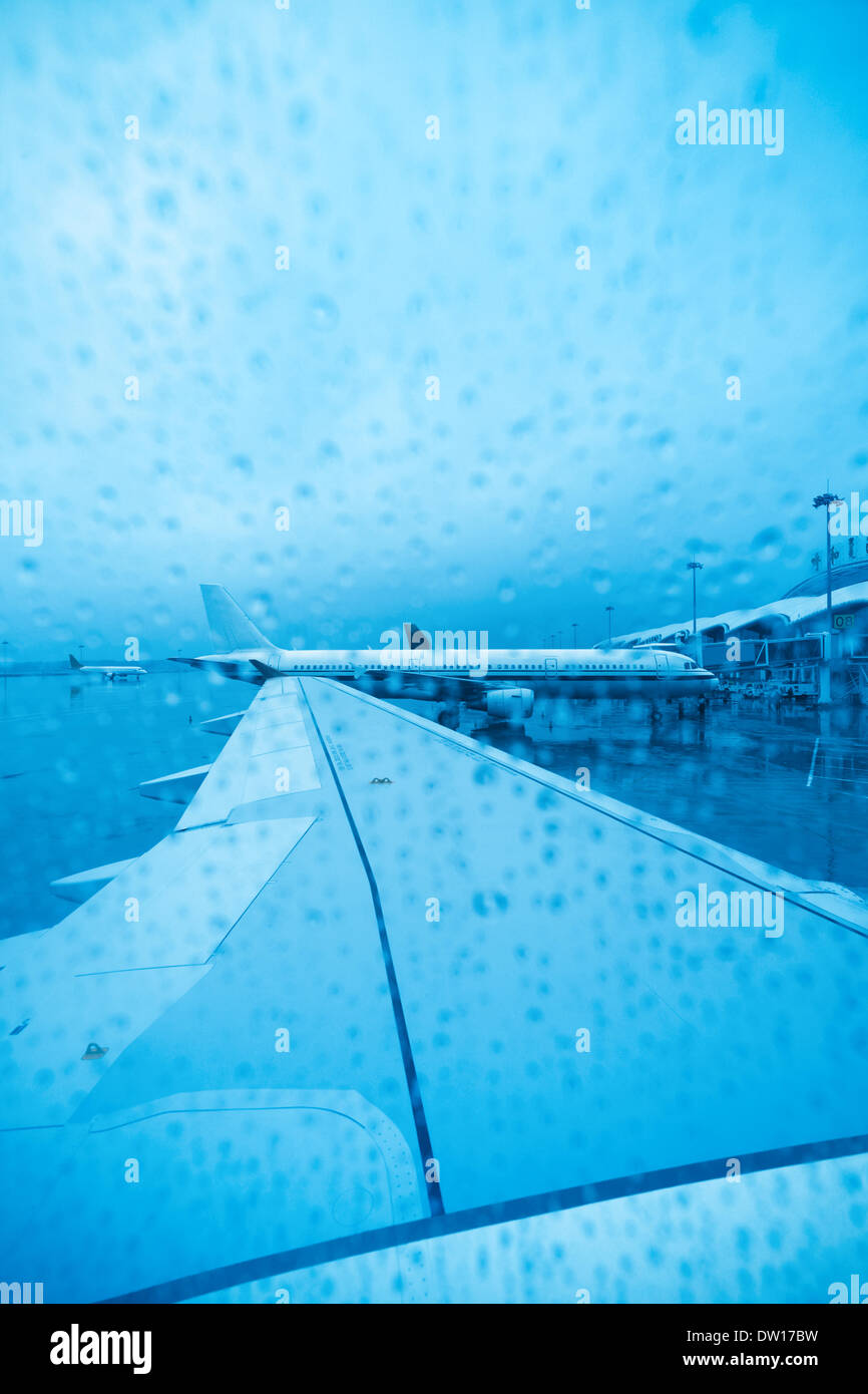 Flughafen im Regen Stockfoto