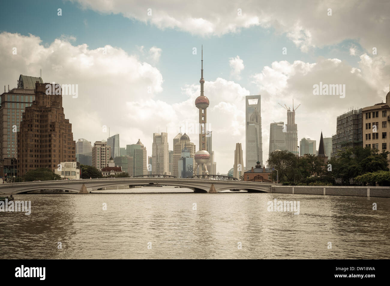 Shanghai Skyline auf den Suzhou river Stockfoto