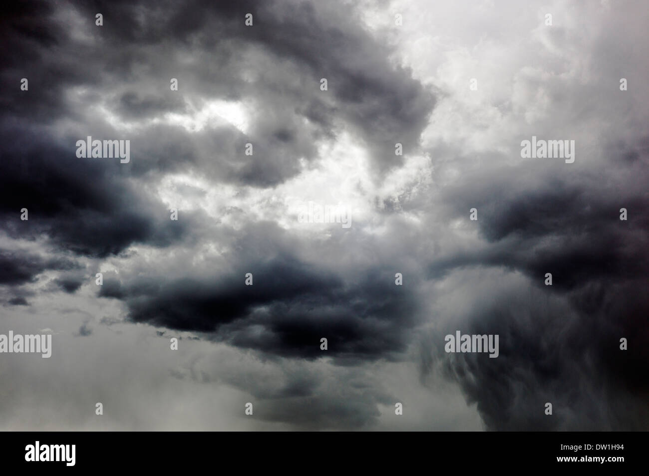 Gewitterwolken über der kleinen Bergstadt Salida, Colorado, USA Stockfoto