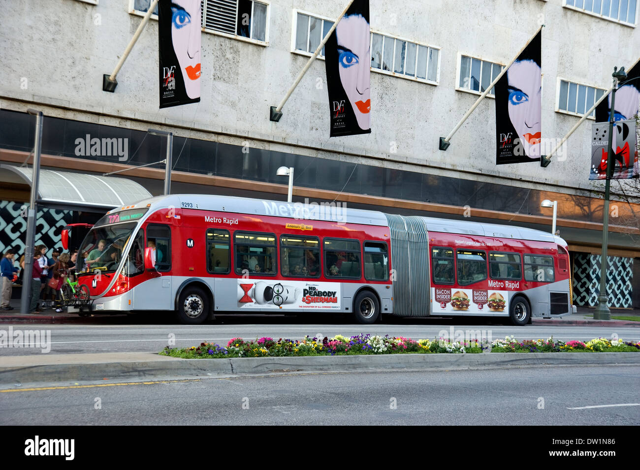 öffentliche Verkehrsmittel Bus in Los Angeles am Wilshire Blvd. Stockfoto
