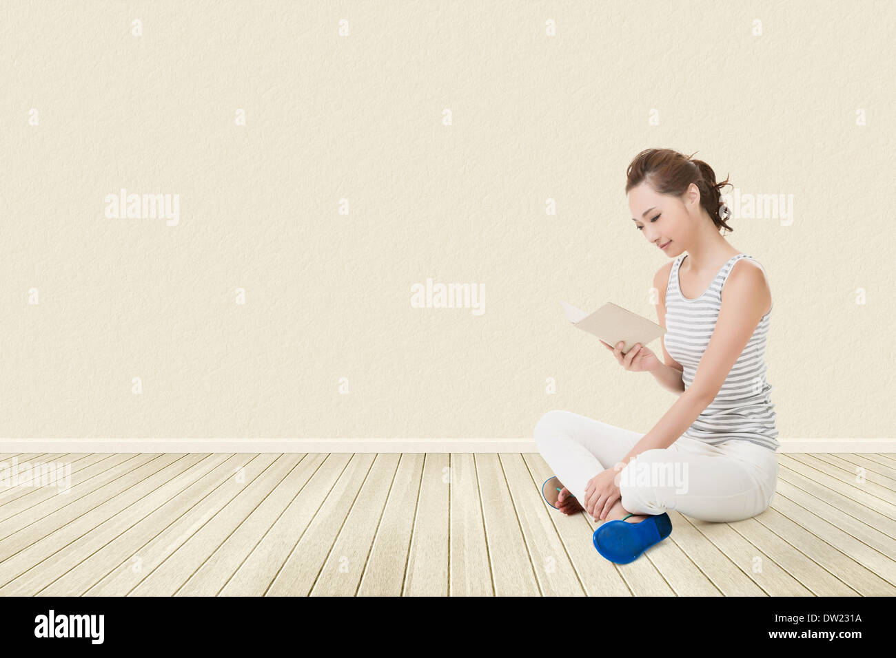 Buch lesen Stockfoto