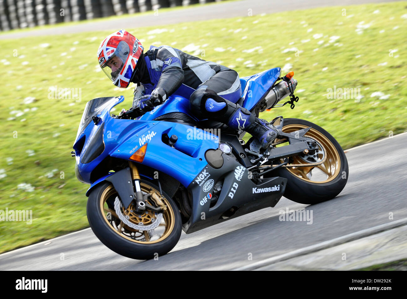 Motorrad auf der Strecke, Cadwell Park, Lincolnshire, UK. Stockfoto