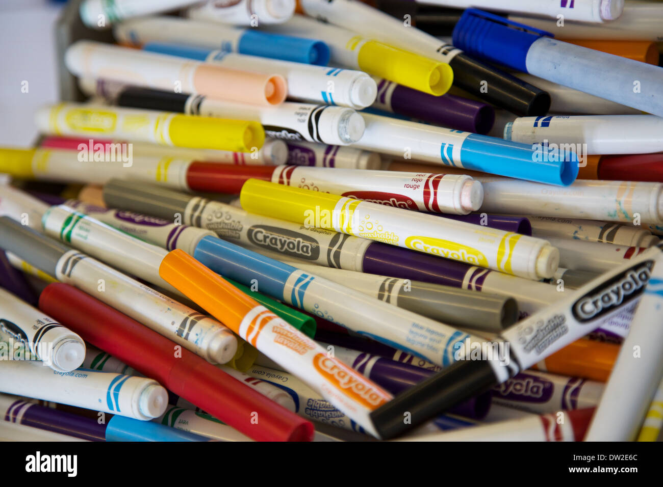 Ein Haufen von Filzstift Stifte Crayola Marke in verschiedenen Farben Farben Stockfoto