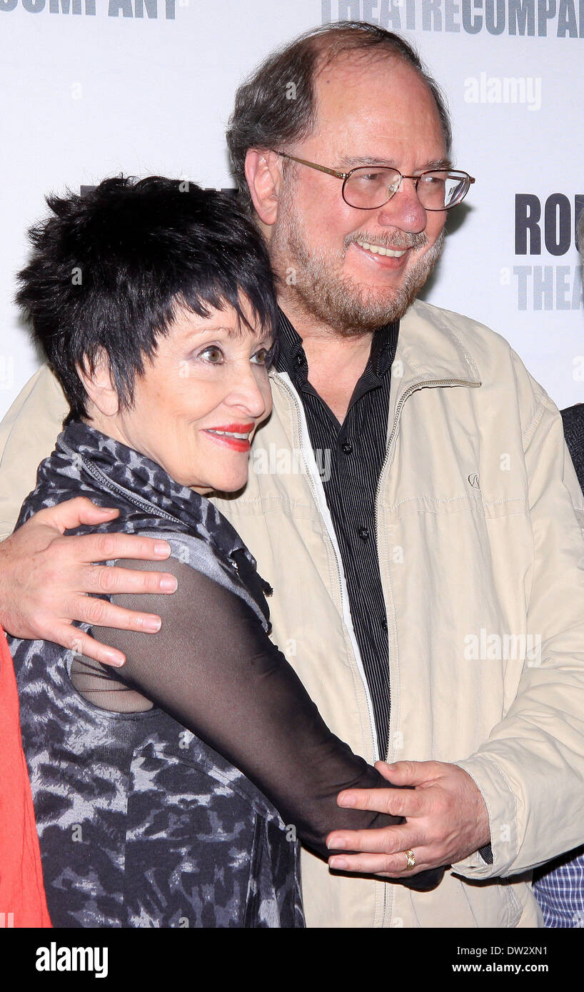 Chita Rivera und Rupert Holmes Broadway "The Mystery of Edwin Drood" meet &amp; greet an der Kreisverkehr Theater Proberaum statt. Mitwirkende: Chita Rivera und Rupert Holmes wo: New York City, Vereinigte Staaten, wann: 2. Oktober 2012 Stockfoto