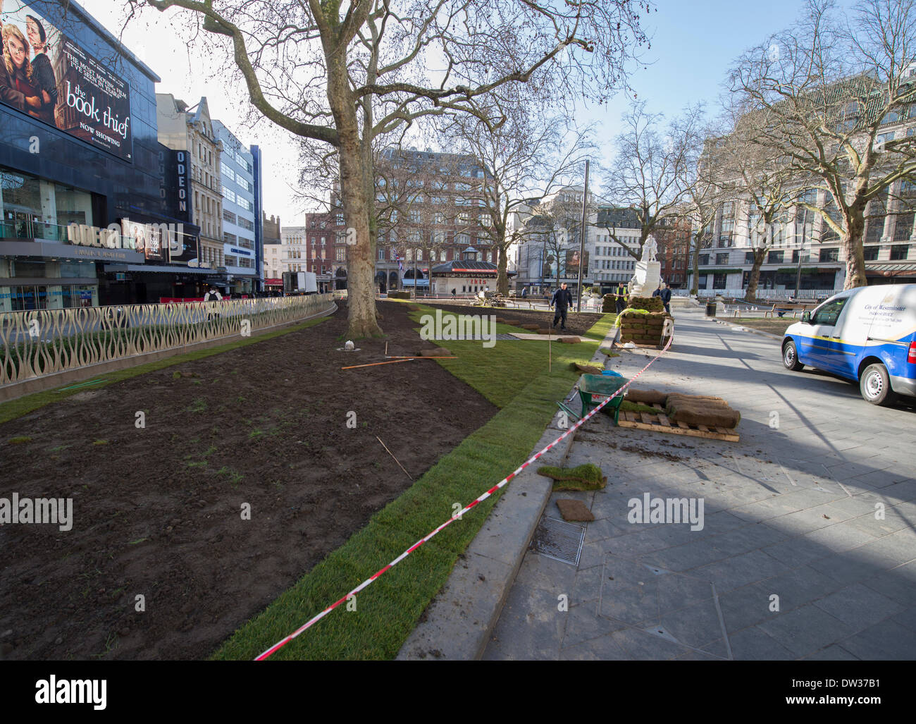 London, UK. 26. Februar 2014. Die Rasenflächen des Platzes sind mit Rasen auf einem sonnigen blauen Himmel Frühlingsmorgen in London verlegt. Bildnachweis: Malcolm Park Leitartikel/Alamy Live-Nachrichten Stockfoto