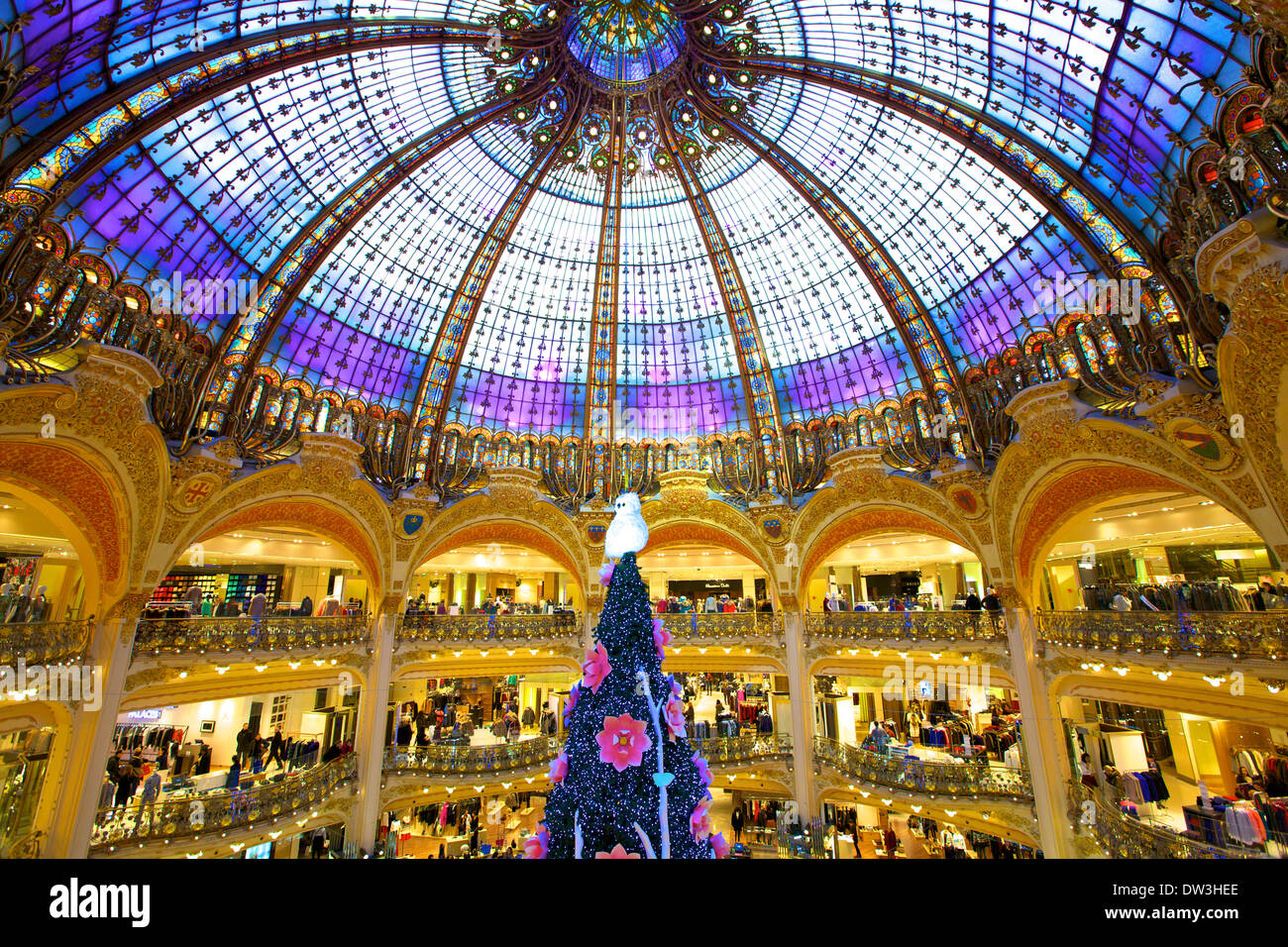 Galeries lafayetteile de france Fotos und Bildmaterial in hoher