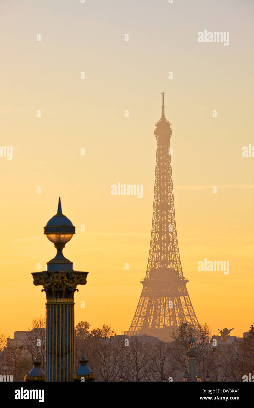 Eiffelturm, vom Place De La Concorde, Paris, Frankreich, Westeuropa. Stockfoto