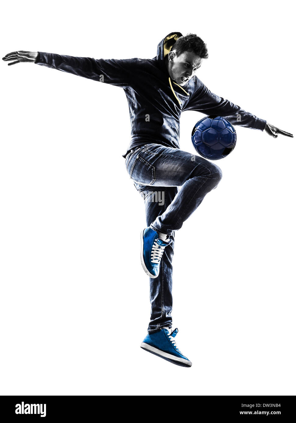 ein junger Mann Freestyler Fußballspieler in der Silhouette auf weißem Hintergrund Stockfoto