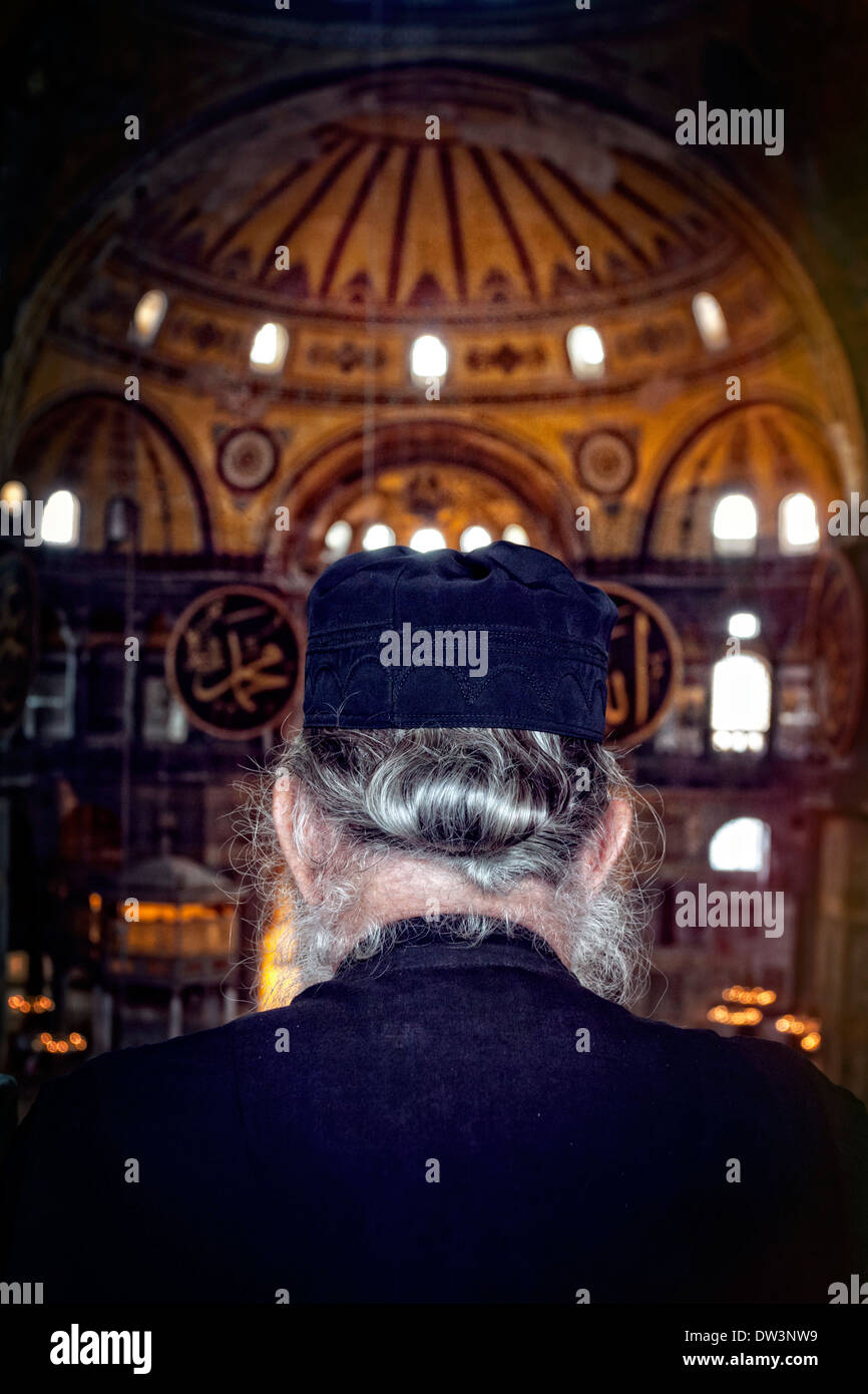 Orthodoxer Priester Hinterkopf an der Hagia Sophia in Istanbul Türkei Stockfoto