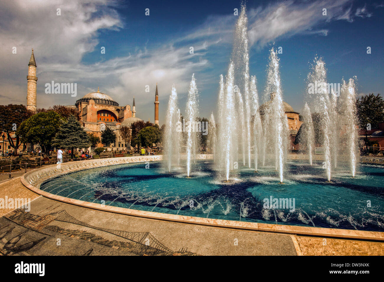 Außenansicht der Hagia Sophia mit Brunnen im Vordergrund Stockfoto