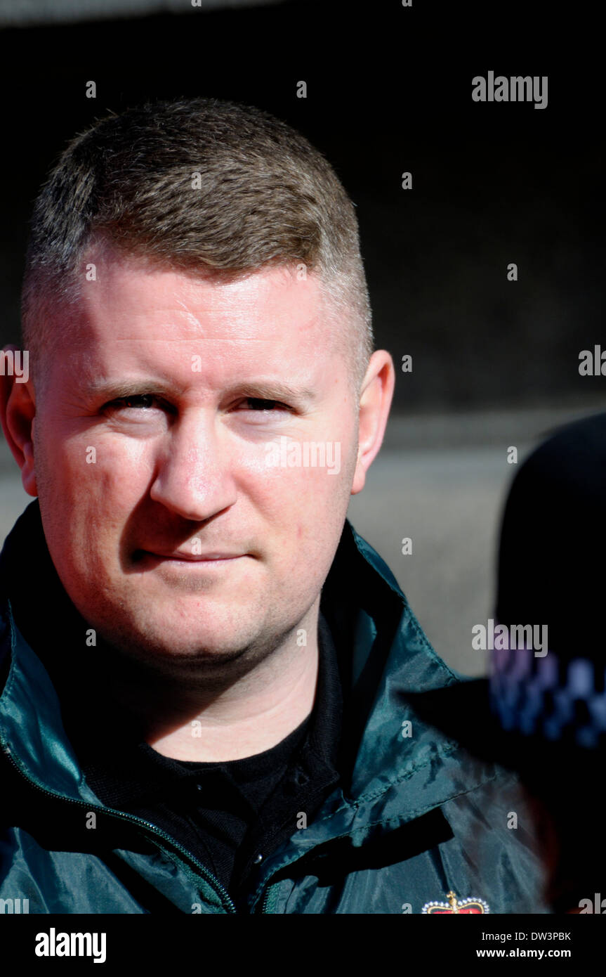 Paul Golding, Vorsitzender des "Britain First" in der Lee Rigby Mord Prozess Verurteilung - Old Bailey 26. Februar 2014. Rechtsextreme Gruppen Werbetätigkeit für Wiedereinführung der Todesstrafe und gegen die "Islamisierung of Britain", wie der Satz in das Gericht gegeben ist. Stockfoto