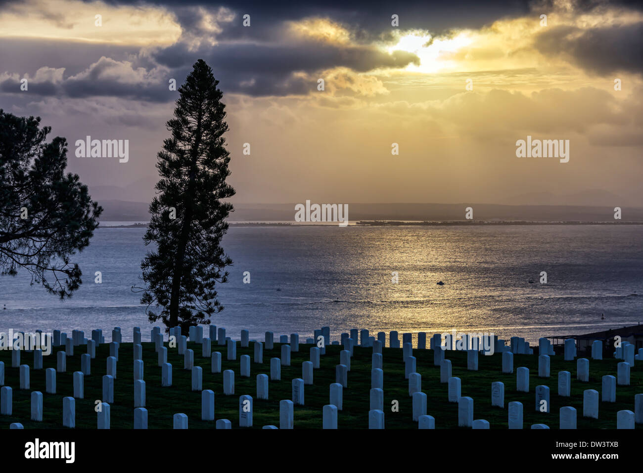 Sunrise-Blick vom Fort Rosecrans National Cemetery. San Diego, California, Vereinigte Staaten von Amerika. Stockfoto
