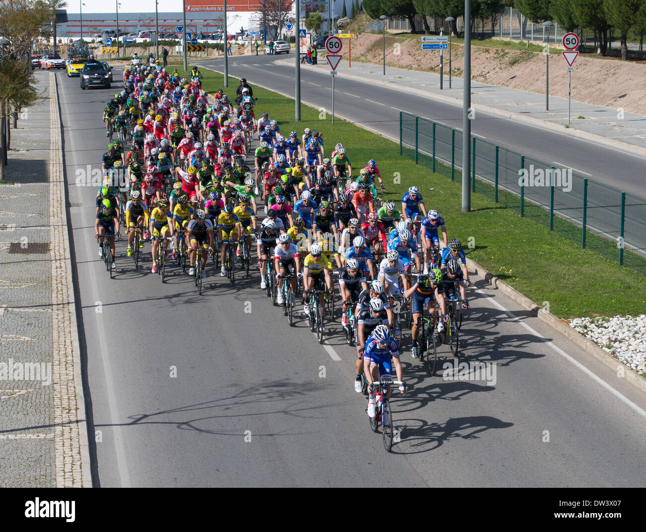 Die wichtigsten Hauptfeld in der Volta Ao Algarve Radrennen Ankunft in Albufeira, Algarve, Portugal, Europa 19.02.2014 Stockfoto