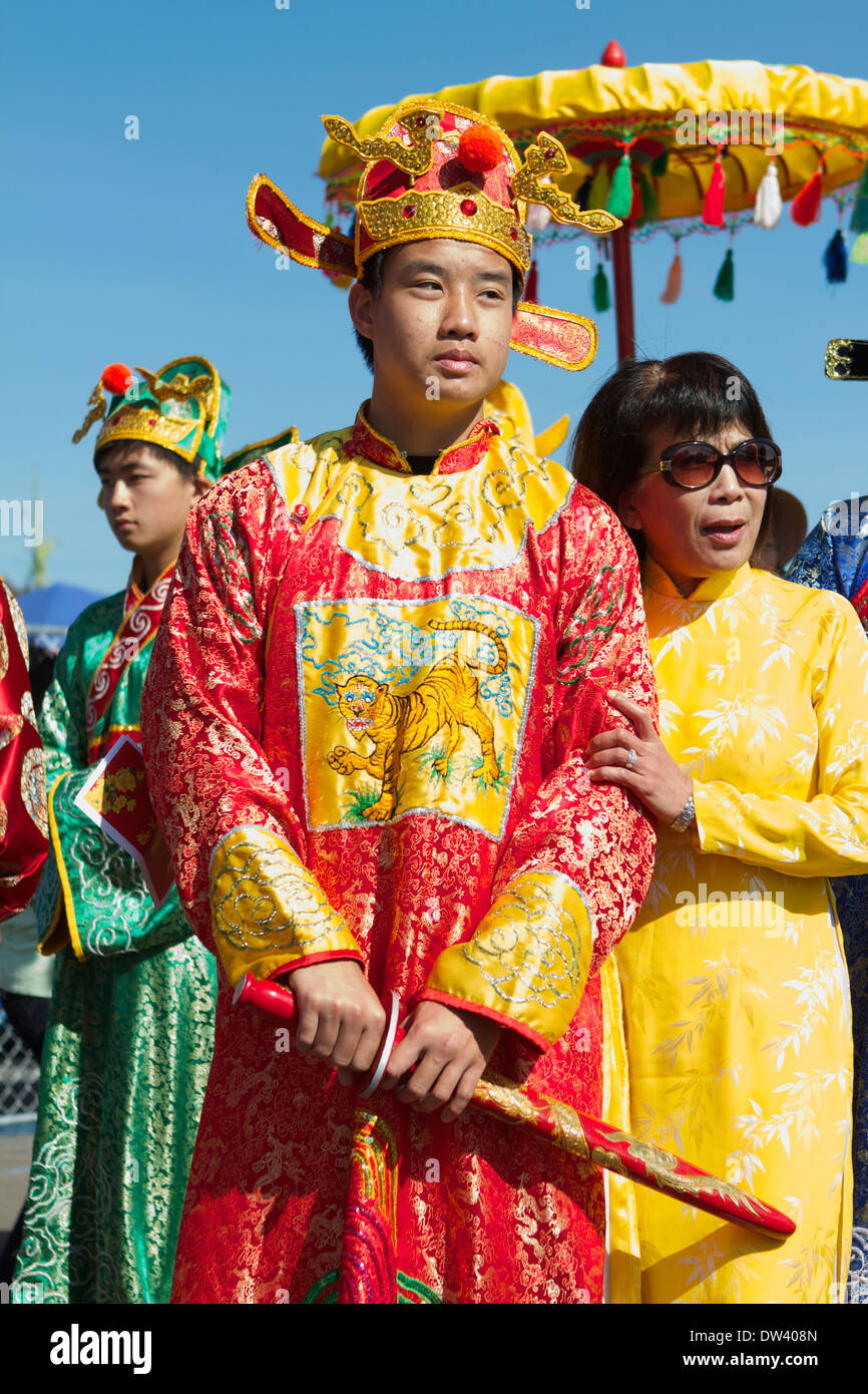 Vietnamesen in Tracht und Kleidung feiern lunar New Year (Tet Festival) in Costa Mesa Southern California Stockfoto