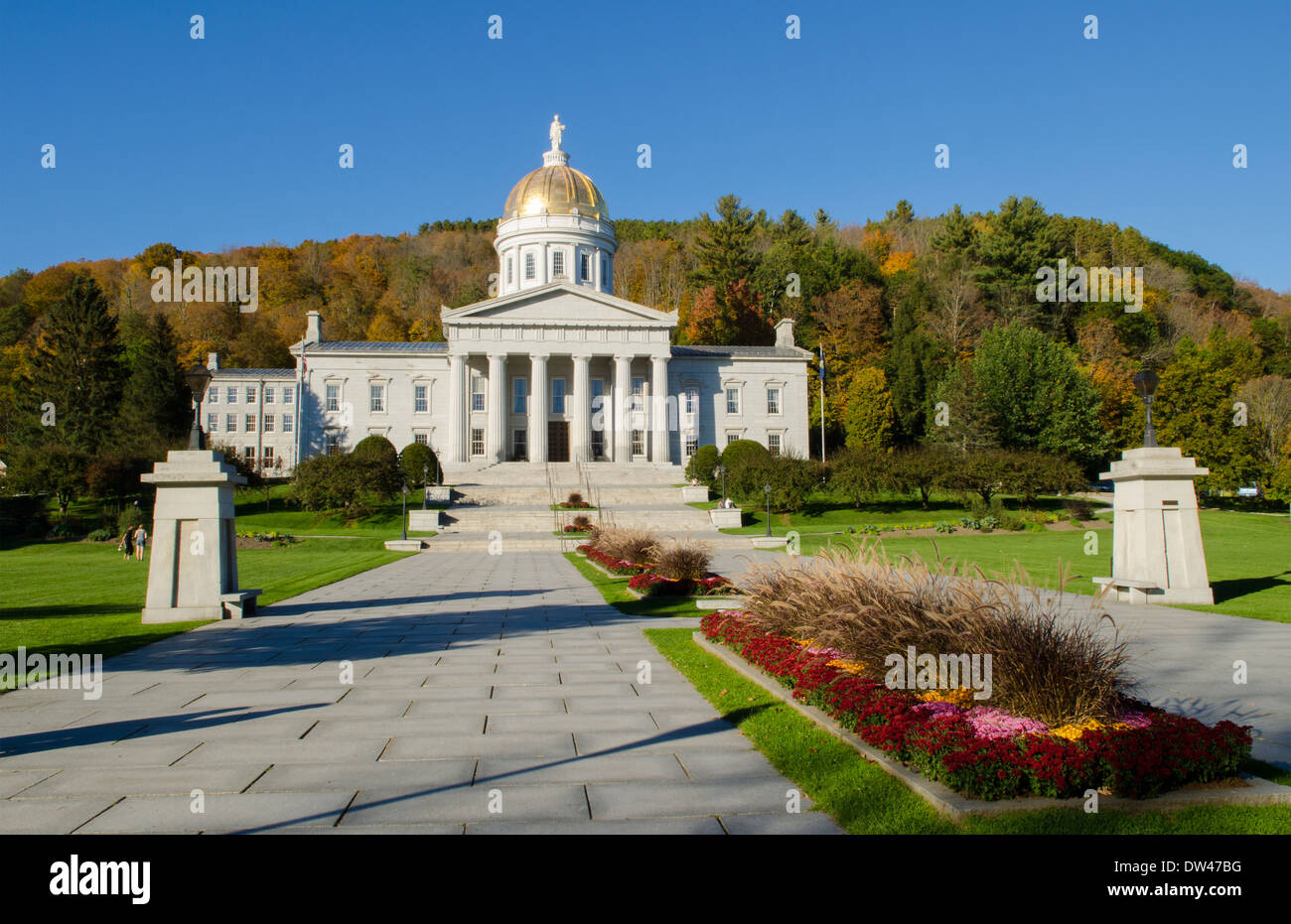 Hauptstadt von Montpelier Vermont in den USA Capitol Building-Kuppel mit kleinsten Herbstlaub in Nordneu-England Stockfoto