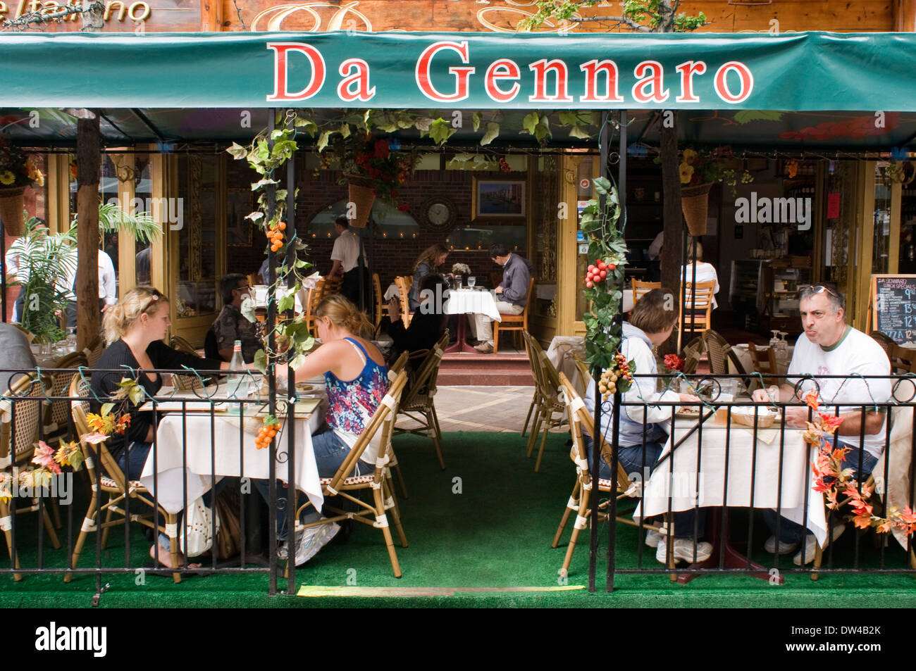 Da Gennaro Restaurant in Little Italy während des Festes von San Gennaro. Red Hook war eines der ersten italienischen Viertel Stockfoto