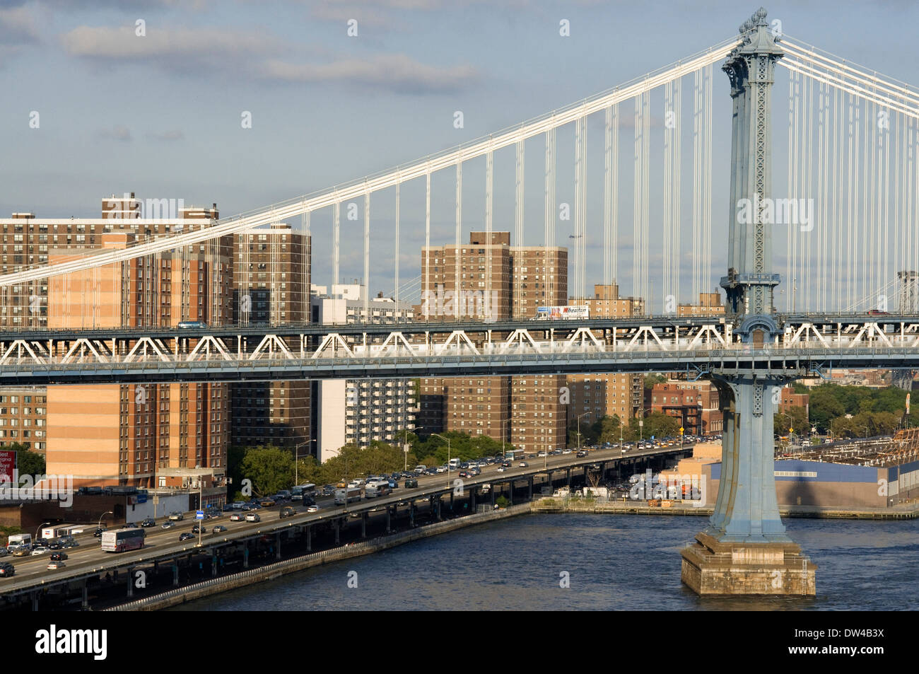 Manhattan Bridge. Die Manhattan Bridge (Englisch: Manhattan Bridge) ist eine Hängebrücke, die den East River überquert. Stockfoto