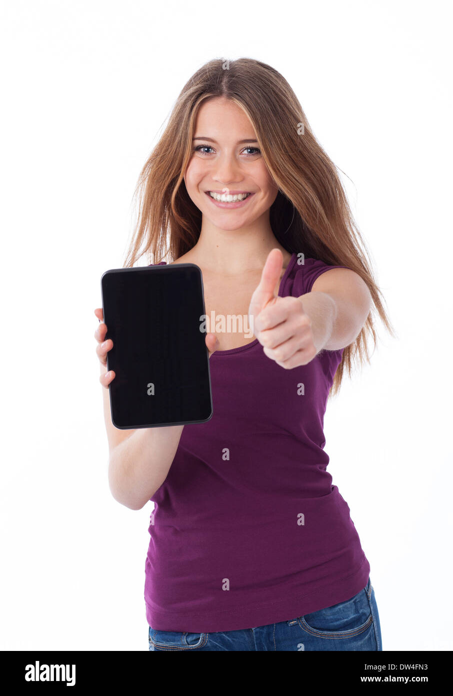 Nette Frau zeigt eine elektronische Tablet und haben eine positive Geste Stockfoto